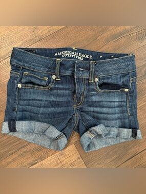 American Eagle Outfitters Dark Blue Denim Cuffed Women’s Shorts, size 00